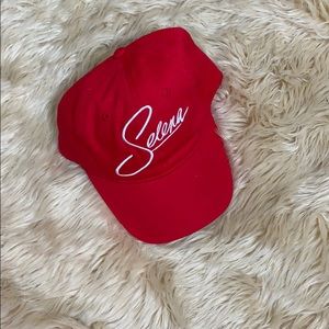 Selena hat